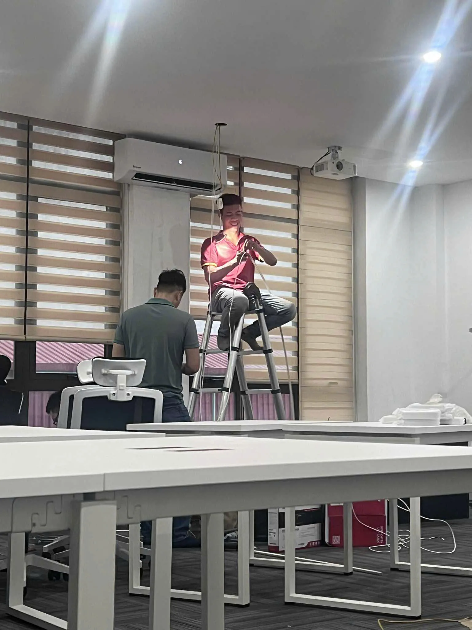 thi công lắp đặt nội thất văn phòng 