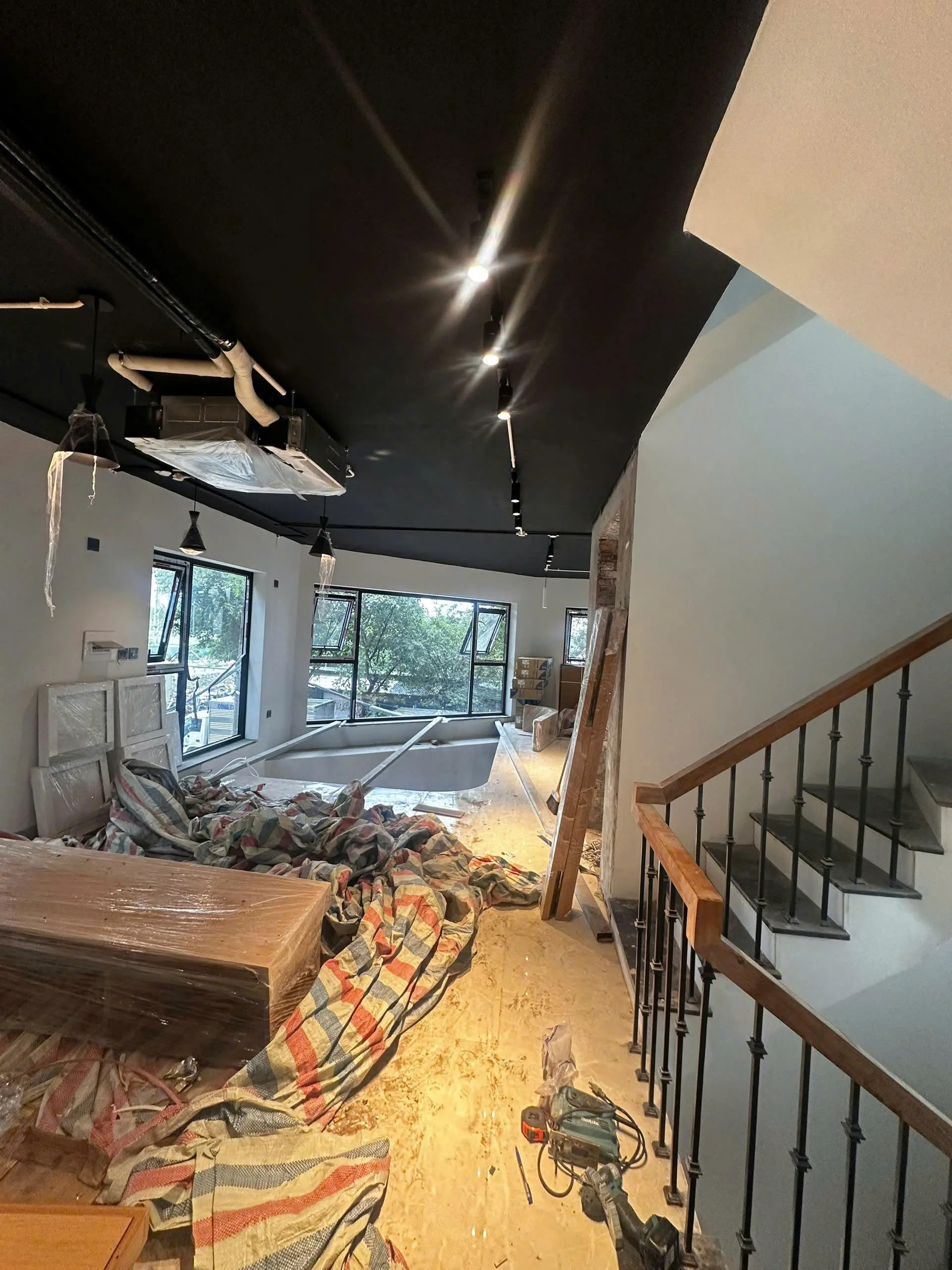 Lắp đặt nội thất quán Cafe - Bí quyết tạo không gian tối đa