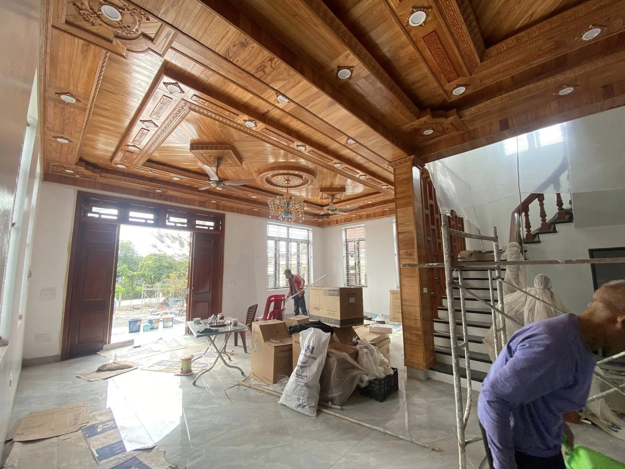 Thi công sơn biệt thự - Kết hợp với vật liệu gỗ