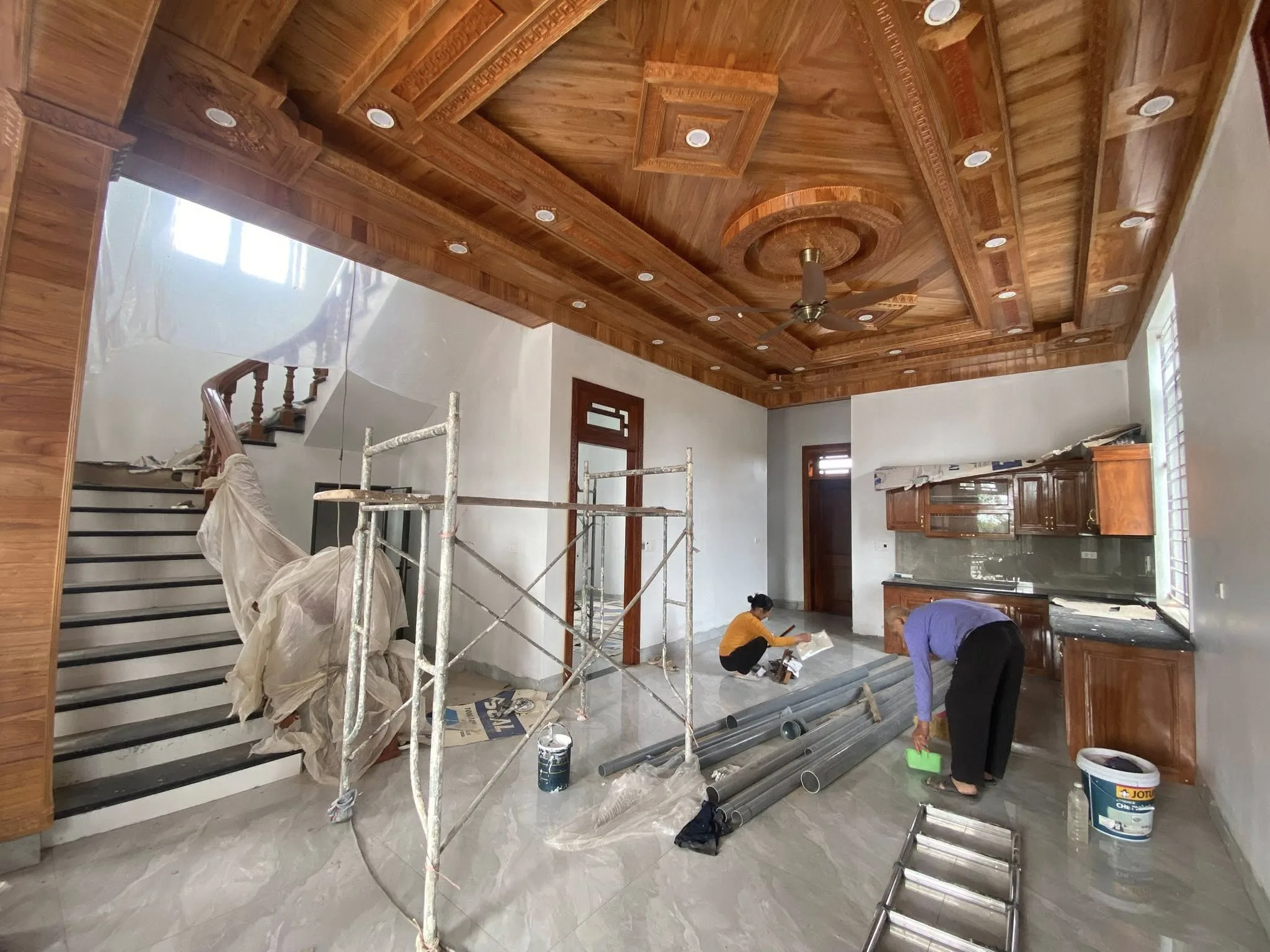 Thi công sơn biệt thự - Kết hợp với vật liệu gỗ