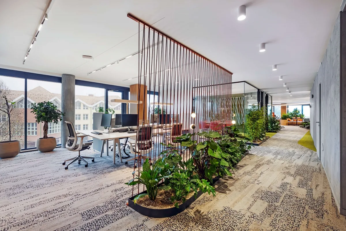 Cải tạo nội thất văn phòng - Trang trí bằng cây xanh