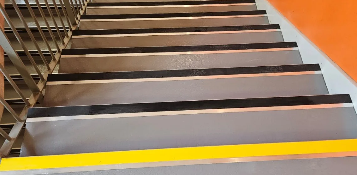 Sơn Epoxy Cầu Thang - Bền Đẹp, Chống Trượt