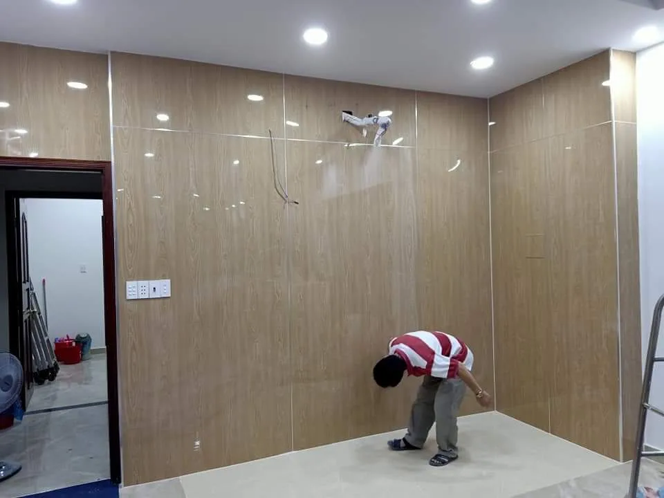 Thi công tấm ốp tường cho nhà ở